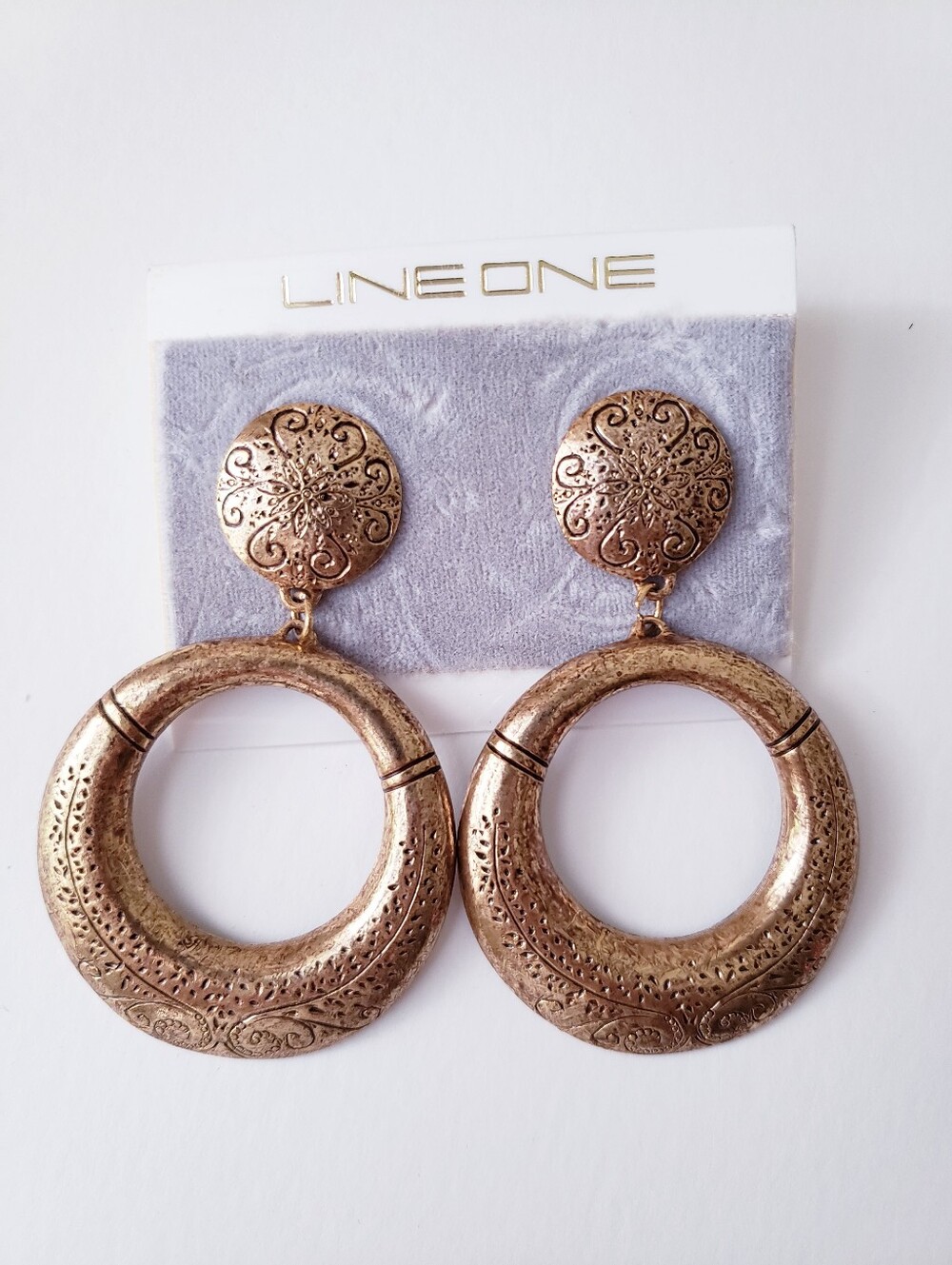 Vintage Line One Round Hoop Earrings - Picture 2 of 7